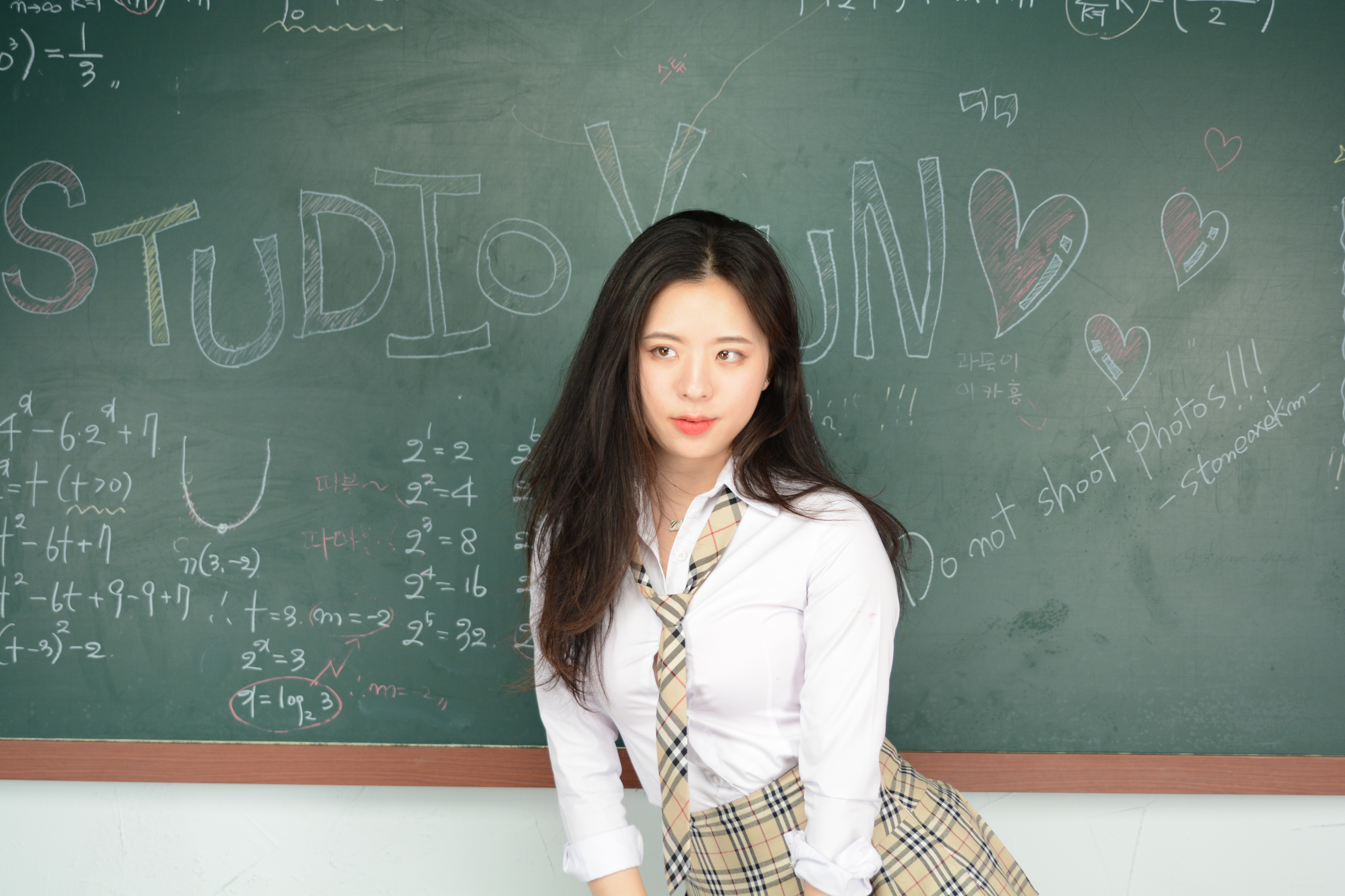 미분류 / 연스튜디오 모델W_칠판녀_(1046p)